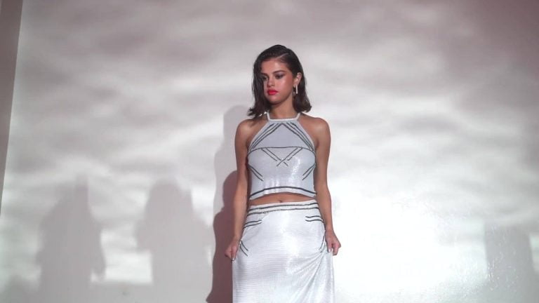 Selena Gomez, Marshmello – ‘Wolves’ BTS Video